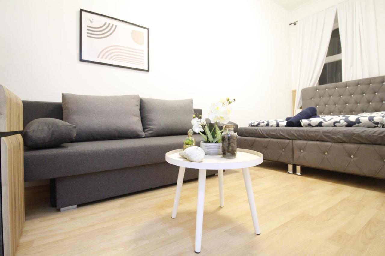 וינה Comfort Triple Room Th מראה חיצוני תמונה