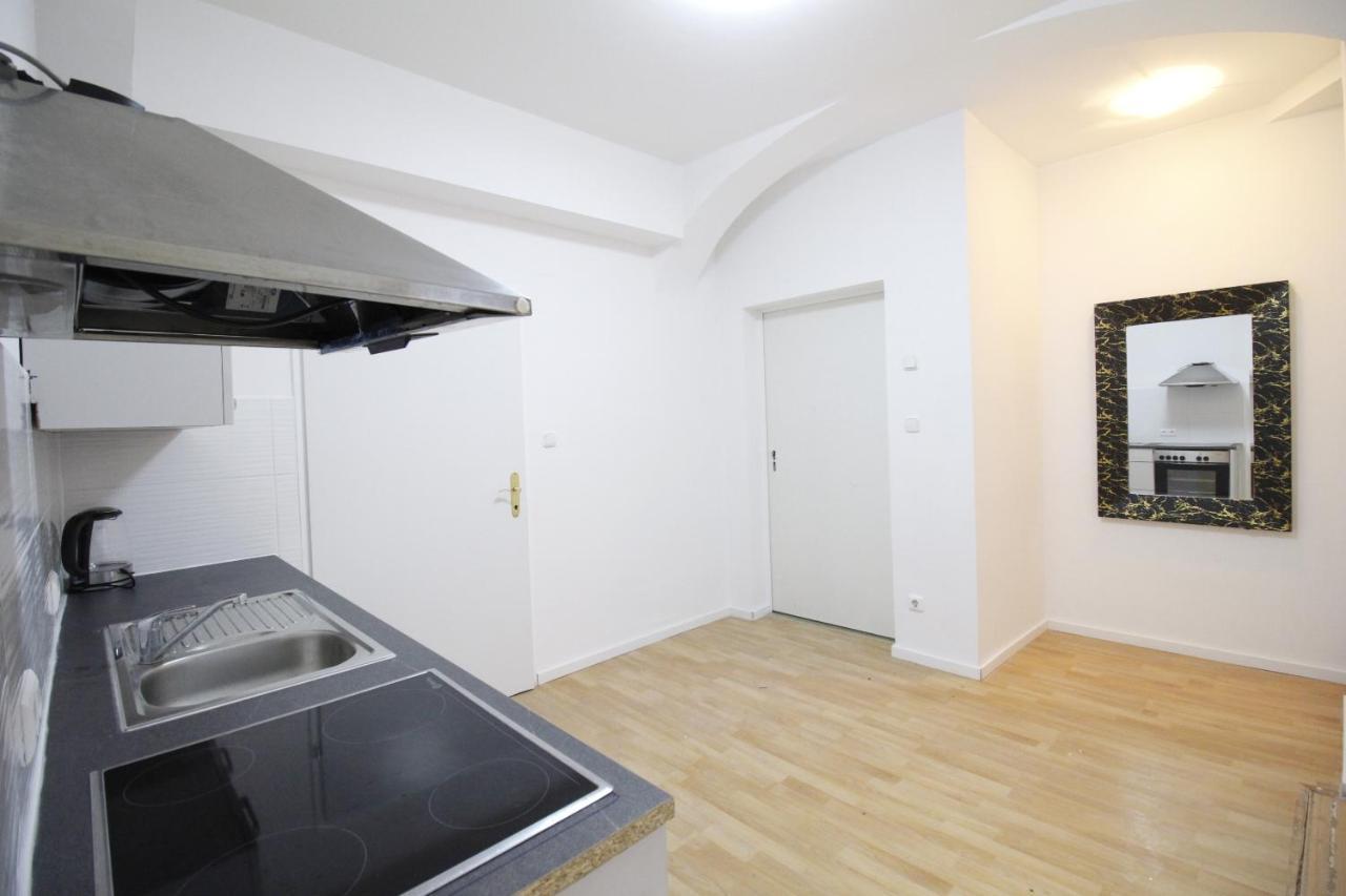 וינה Comfort Triple Room Th מראה חיצוני תמונה