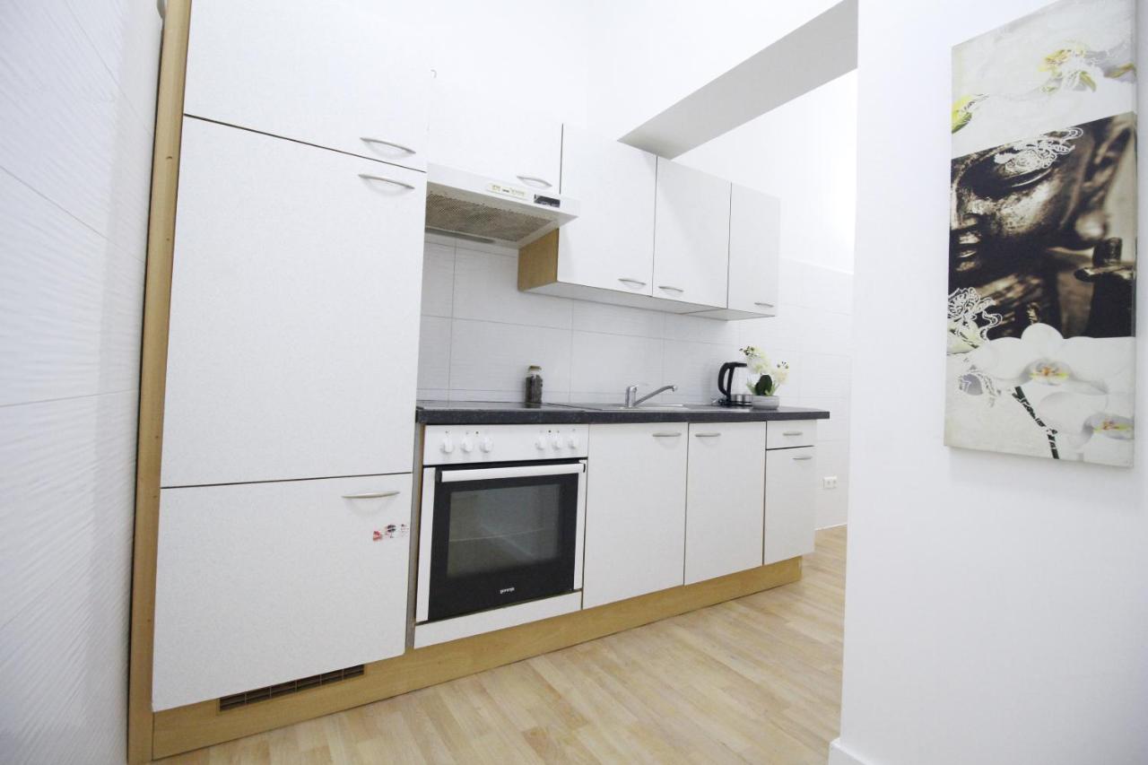 וינה Comfort Triple Room Th מראה חיצוני תמונה