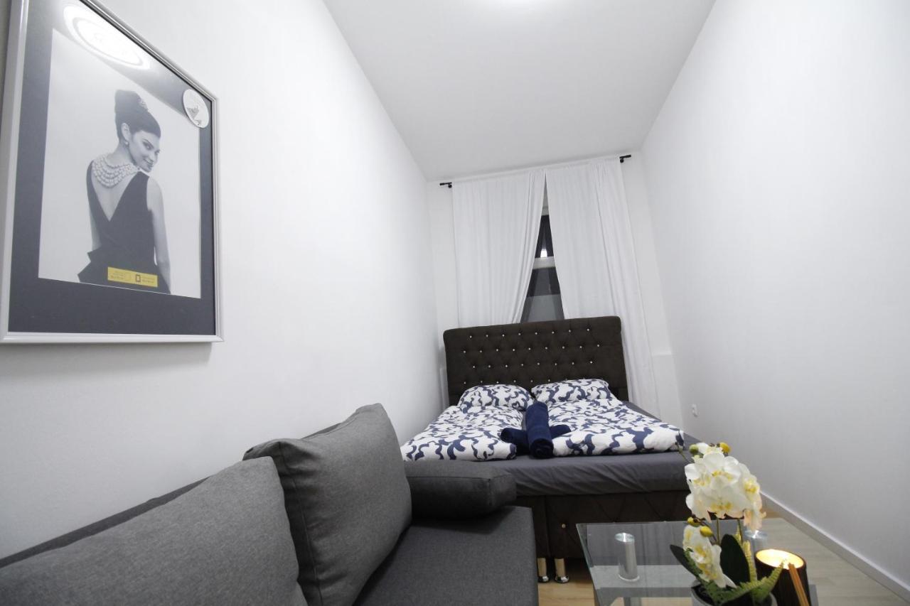 וינה Comfort Triple Room Th מראה חיצוני תמונה