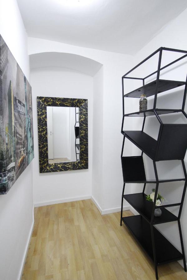 וינה Comfort Triple Room Th מראה חיצוני תמונה