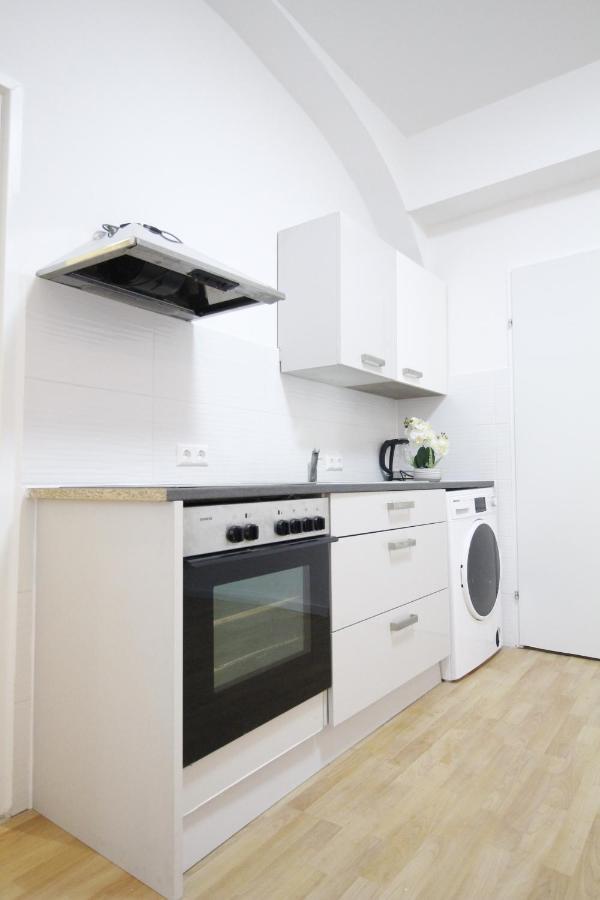 וינה Comfort Triple Room Th מראה חיצוני תמונה